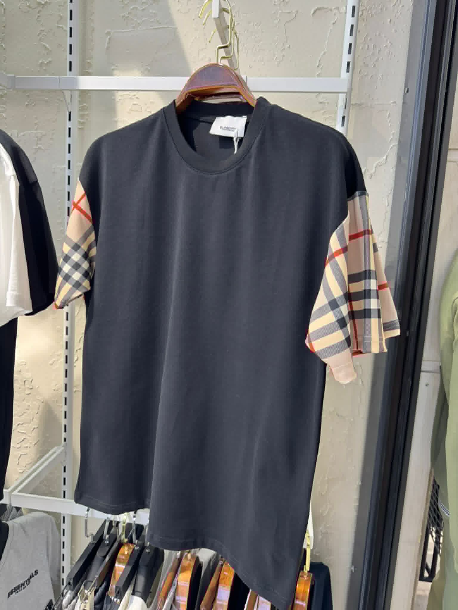 Burberry - T-Shirt